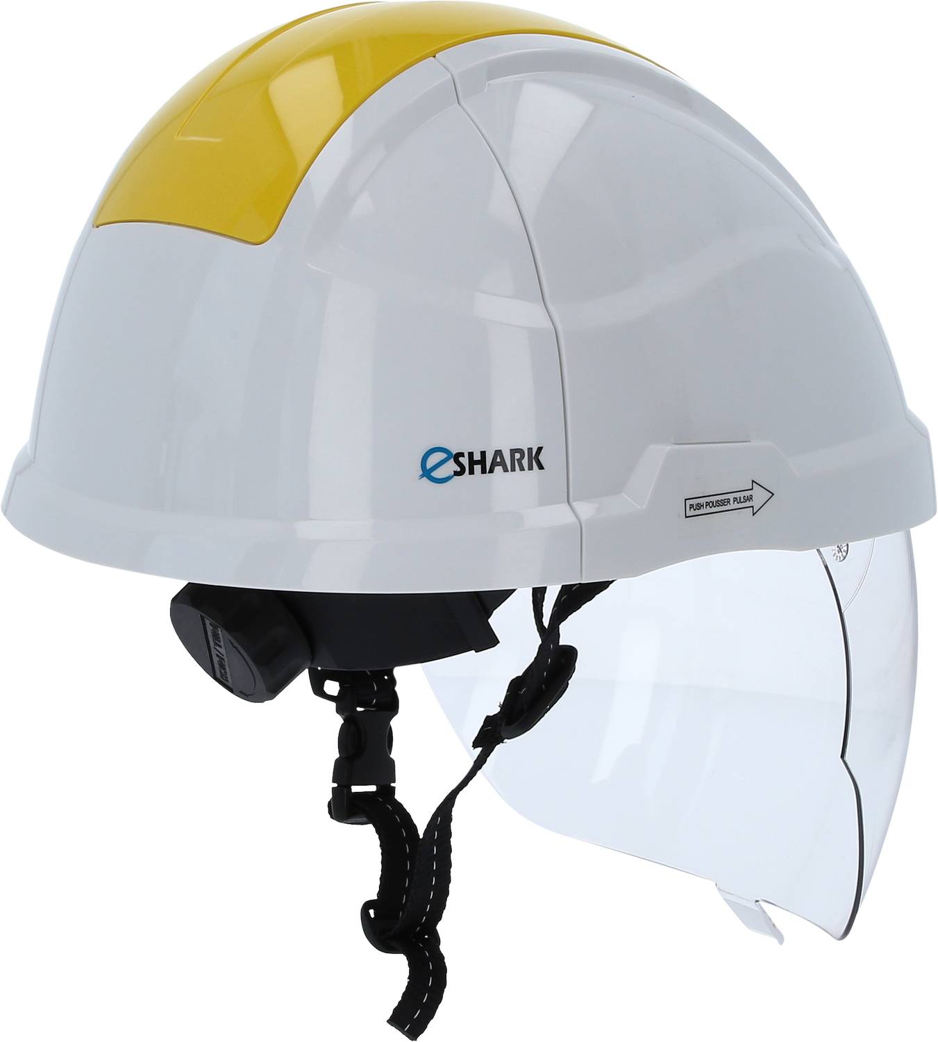 Biały kask ochronny z żółtą górną częścią i czarnym paskiem pod brodą; z boku widoczna jest nazwa 'Shark'.