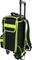 Czarny plecak na kółkach z zielonymi akcentami i dużymi kołami. Posiada kilka kieszeni oraz wysuwany uchwyt.