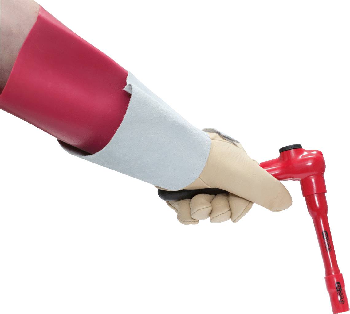 Ramię nosi czerwoną żaglówkę i chwyta czerwony młotek trzymany przez osobę w rękawiczce lateksowej.