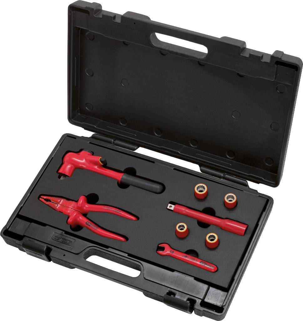 Otwarty czarny kufer narzędziowy prezentuje czerwone narzędzia i akcesoria, w tym szczypce i nasadki, które są bezpiecznie przechowywane w dedykowanych przegródkach.