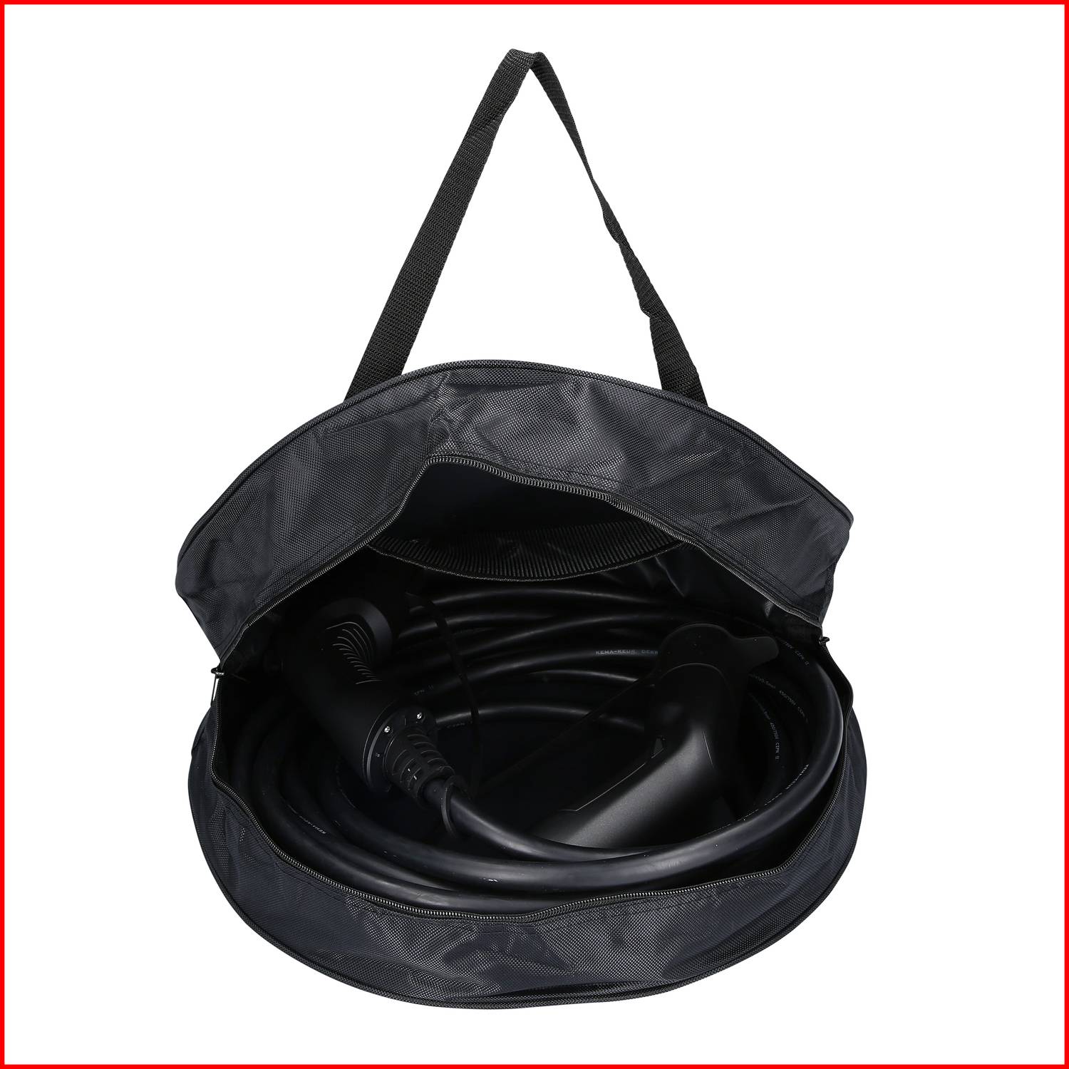 Czarna torba z zamkiem błyskawicznym, zawierająca złożony kabel ładujący do pojazdu elektrycznego z wtyczką.