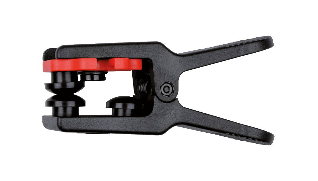 Czarna i czerwona klamra do węży pneumatycznych, przedstawiona z boku, służąca do sterowania przepływem powietrza w systemach pneumatycznych.