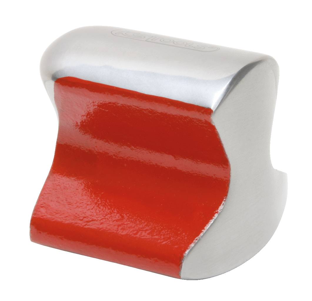 Lśniący srebrno-czerwony uchwyt drzwiowy o zaokrąglonych krawędziach.