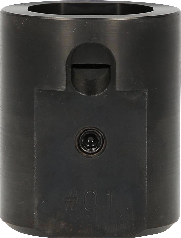 Czarny metalowy adapter o kształcie cylindrycznym z wytłoczonym oznaczeniem '01'. Stosowany w zastosowaniach przemysłowych lub mechanicznych.