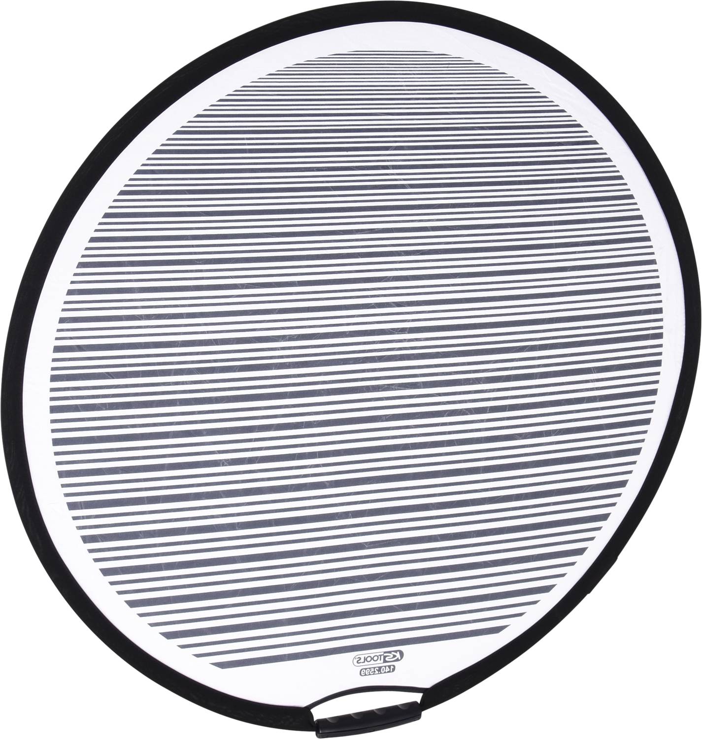 Okrągły, biały talerz z czarnymi liniami poziomymi tworzącymi wzór optyczny.