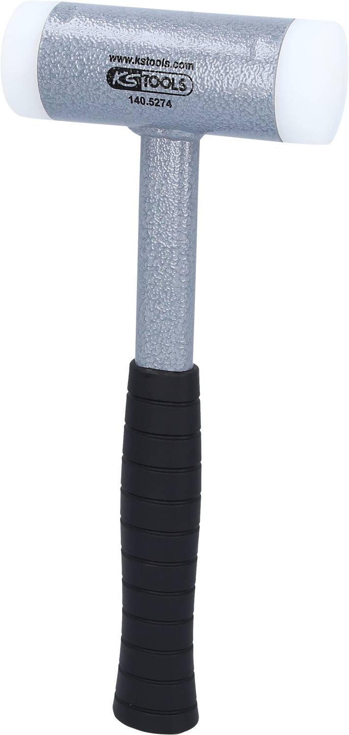 Szary młotek ślusarski z czarną rękojeścią. Na górnej powierzchni widnieje napis 'www.kstools.com KS TOOLS 140.5274'.