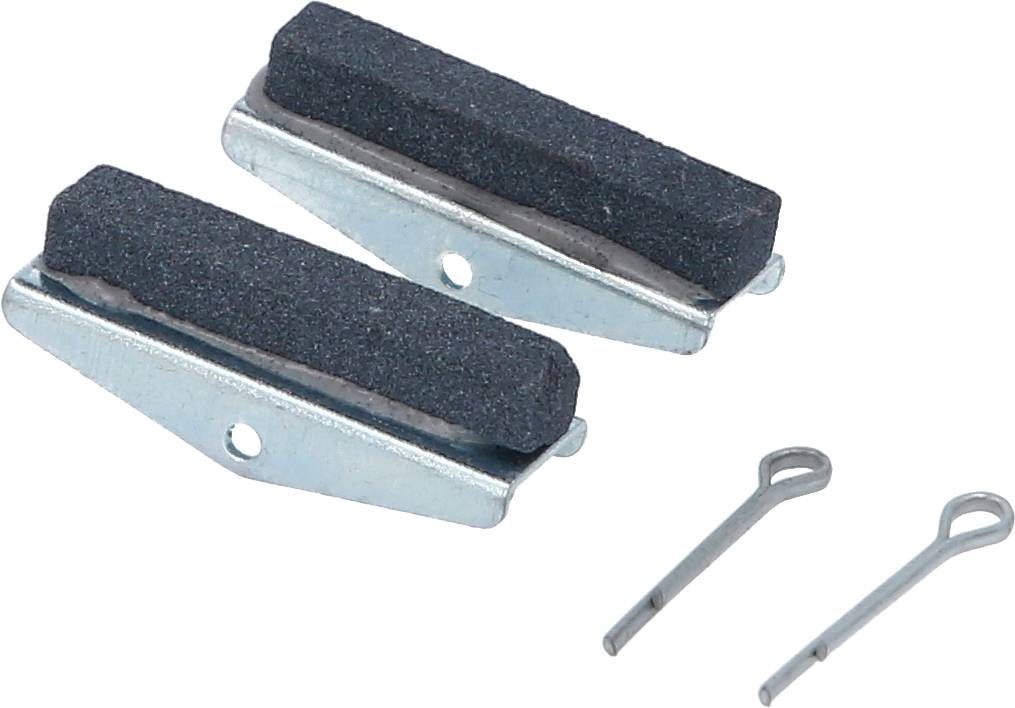 'Dwie czarne klocki hamulcowe z mocowaniami i dwa metalowe sworznie na białym tle.'