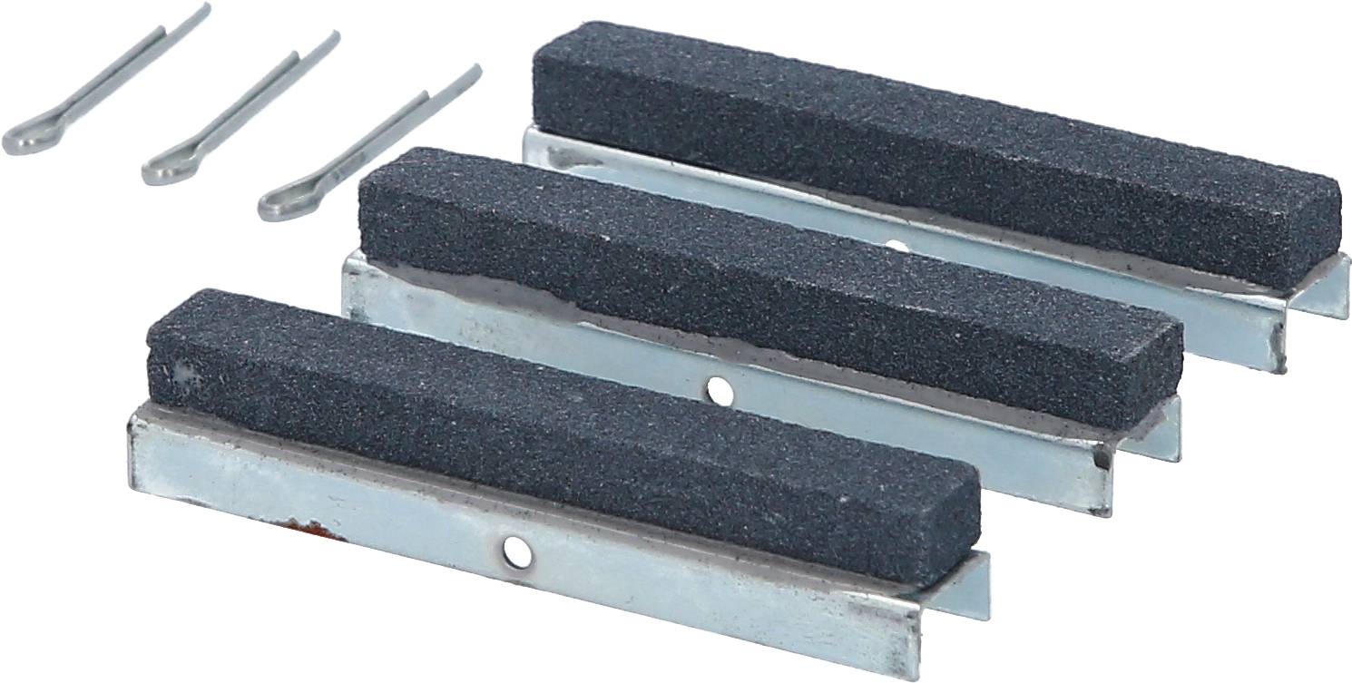 Klocki hamulcowe z metalowymi uchwytami i trzema sworzniami mocującymi. Odpowiednie do wymiany w określonych typach pojazdów.