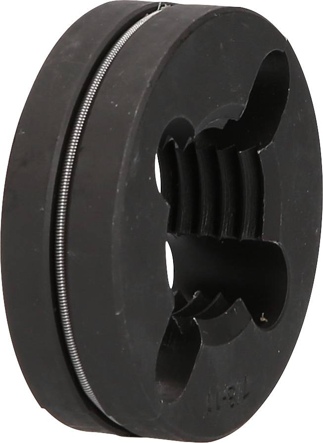 Okrągły czarny element konstrukcyjny z rowkami i otworami, prawdopodobnie część maszyny lub narzędzie, sfotografowany z boku.