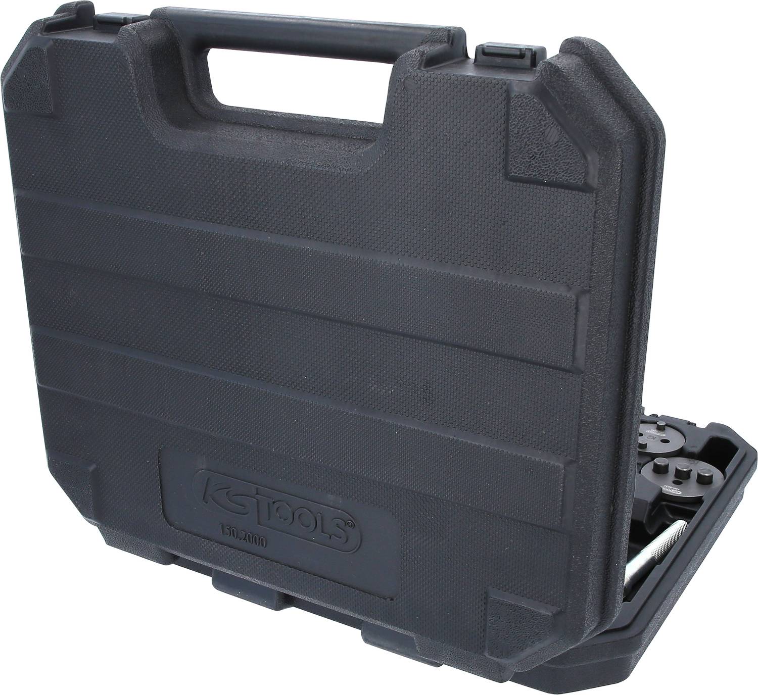 Czarny walizka narzędziowa z twardego plastiku z uchwytem, częściowo otwarta, ukazująca wewnątrz śruby i narzędzia.