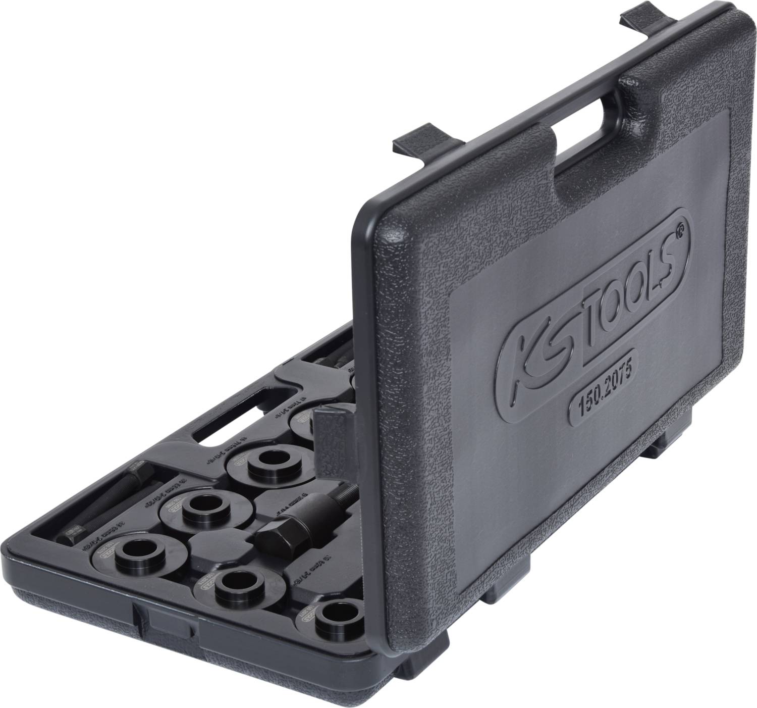 Czarna, otwarta, przenośna walizka z tworzywa sztucznego z przegrodami na wkładki narzędziowe. Wyposażona we wkładki o różnych rozmiarach przeznaczone do napraw samochodowych.