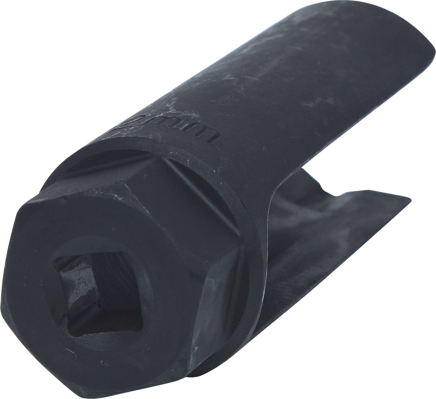 Czarna, cylindryczna metalowa klamra z sześciokątnym otworem, prawdopodobnie mechaniczny lub techniczny element łączący.