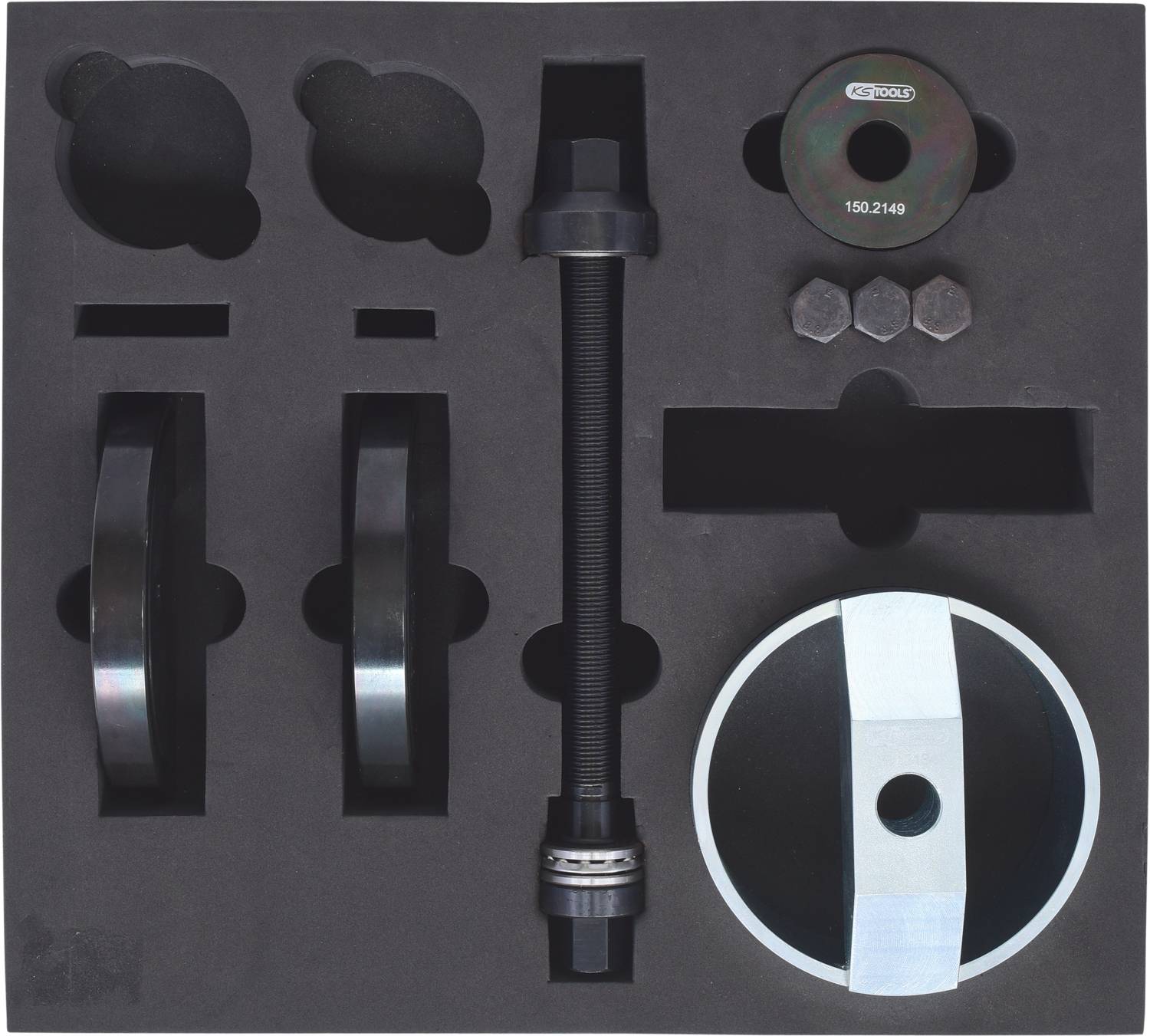 Zestaw narzędzi w profilowanym opakowaniu piankowym, zawierający śruby, nakrętki i narzędzia w różnych rozmiarach i kształtach, odpowiedni do prac mechanicznych.