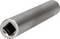 Srebrny, cylindryczny element metalowy z kwadratowym otworem, stosowany w obszarze narzędzi, np. jako tuleja przedłużająca.