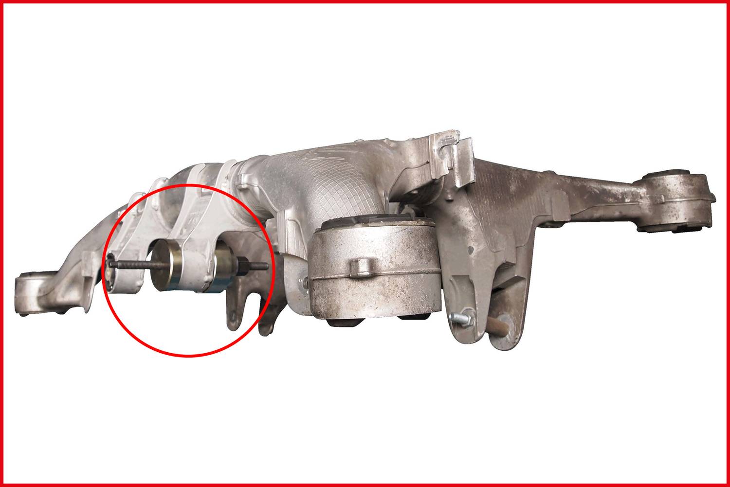 Metalowy element konstrukcyjny z wieloma punktami mocowania, pokazujący oznaczoną komponente po lewej stronie, która może mieć szczególne znaczenie.