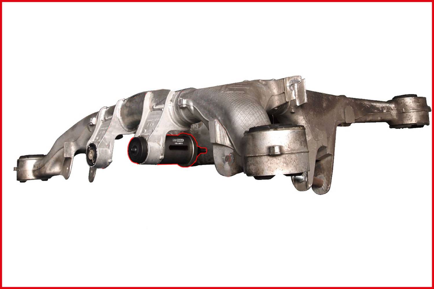 Złożona część maszyny, prawdopodobnie element silnika. Prezentuje szczegółowe komponenty i ich rozmieszczenie wewnątrz części.