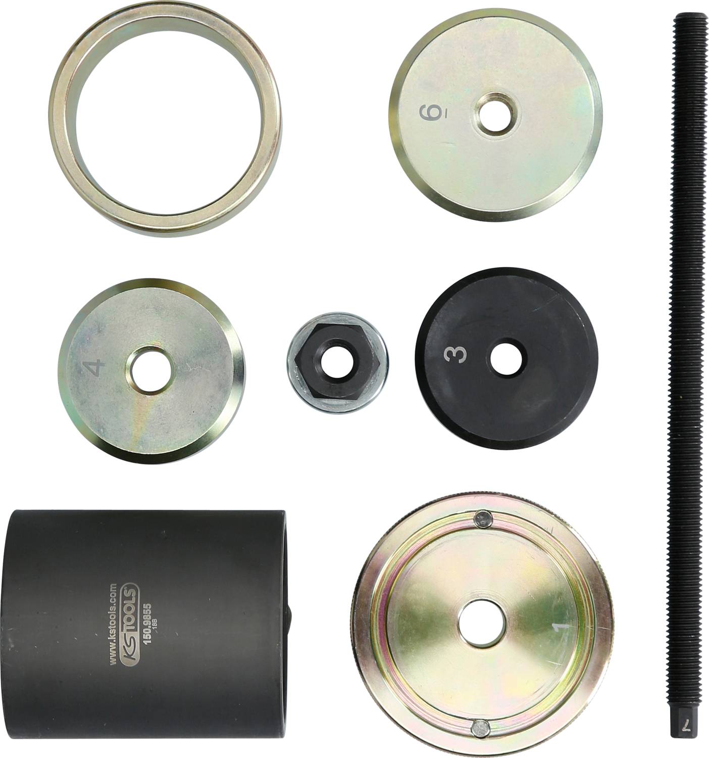 Zestaw narzędzi samochodowych, w tym różne adaptery, śruba i cylinder. Używany do naprawy pojazdów.