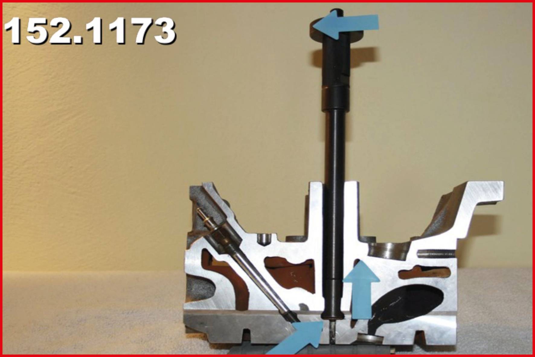 Przekrój poprzeczny elementu technicznego ze strzałkami wskazującymi wewnętrzne ruchy mechaniczne. Na górze numer: '152.1173'.