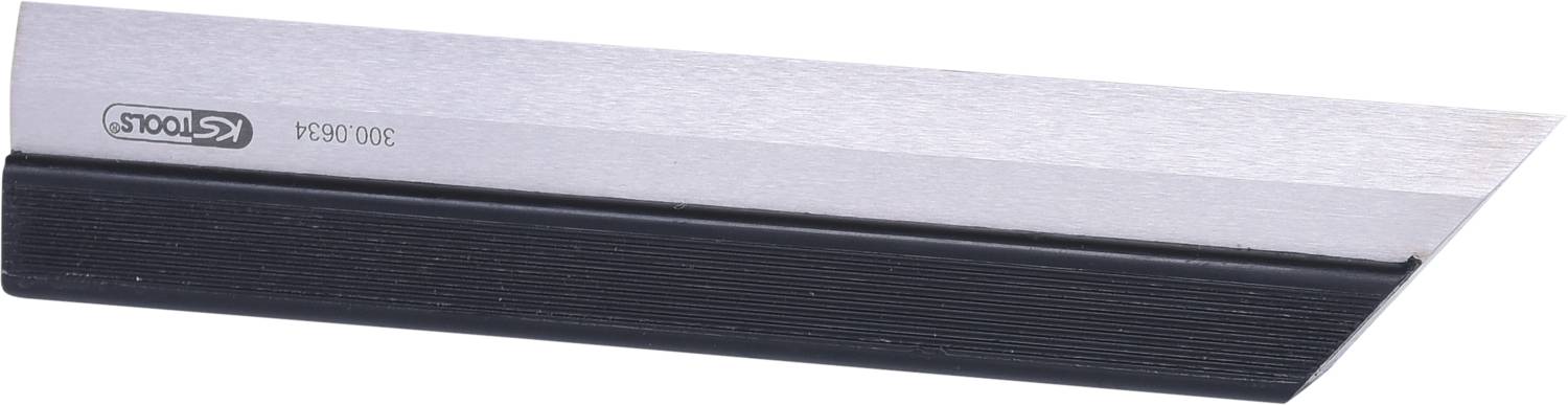 Skośne ostrze narzędzia z czarnym uchwytem; odpowiednie do precyzyjnych prac cięcia.