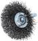 Szczotka druciana do wiertarki w zbliżeniu, ukazująca delikatne włosie i metalowy rdzeń z napisem 'Max 4500 obr./min'.