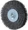 Osprzęt szczotkowy z gęsto, promieniowo ułożonym drutem, odpowiedni do szlifierek. Srebrna metalowa tarcza pośrodku.