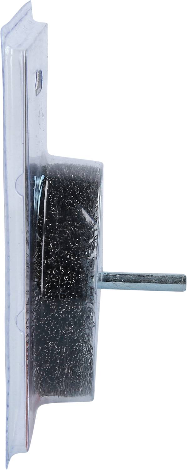 Okrągła szczotka druciana z bocznym mocowaniem, wyposażona w krótki metalowy pręt do zamocowania w narzędziu, zapakowana w przezroczystą folię.