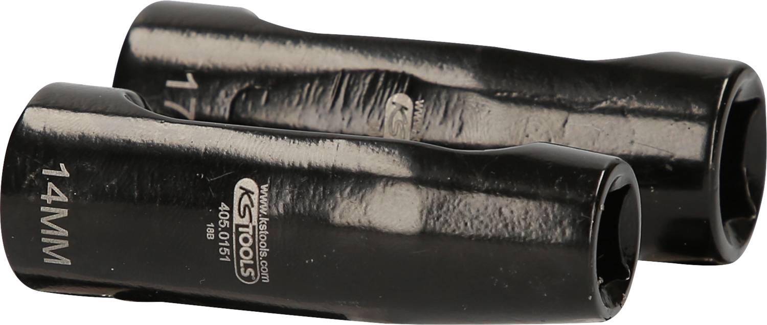 Dwa czarne klucze nasadowe z napisem '14 MM'. Są one lekko ukośnie ułożone obok siebie i częściowo zużyte.