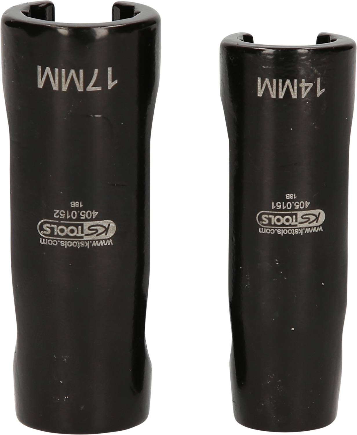 Dwie czarne nakrętki, jedna oznaczona '14MM', a druga '17MM', stoją obok siebie.