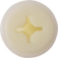 Okrągły, biały plastikowy guzik z krzyżowym nacięciem pośrodku, prawdopodobnie element zamknięcia gwintowanego.