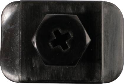 Czarny, prostokątny kawałek metalu z sześciokątną główką śruby pośrodku, odpowiedni do użycia w meblarstwie lub budowie maszyn.