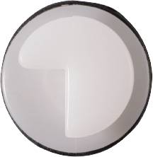 Okrągły pokrętło z białą powierzchnią i zagłębionym fragmentem; odpowiedni do urządzeń sterujących ustawieniami.