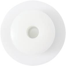 Okrągły, biały czujnik dymu zamontowany na suficie.