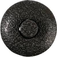 Czarna, strukturowana metalowa nasadka z wypukłym centrum, używana jako element dekoracyjny na meblach.