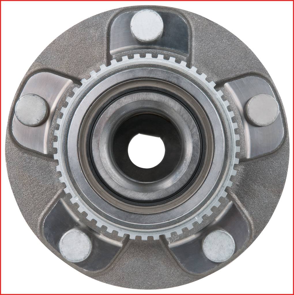 Piasta koła z metalowymi bolcami i wieńcem zębatym, widok centralny. Element zawieszenia pojazdu do mocowania i łożyskowania koła.