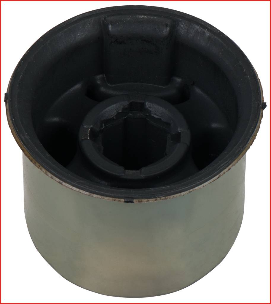 Cylindryczny element metalowy z centralną strefą z tworzywa sztucznego, prawdopodobnie część mechaniczna lub tuleja.