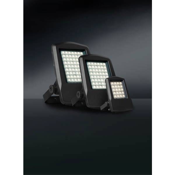 Trzy reflektory LED o różnych rozmiarach na ciemnym tle, ułożone od lewej do prawej w malejącej wielkości.