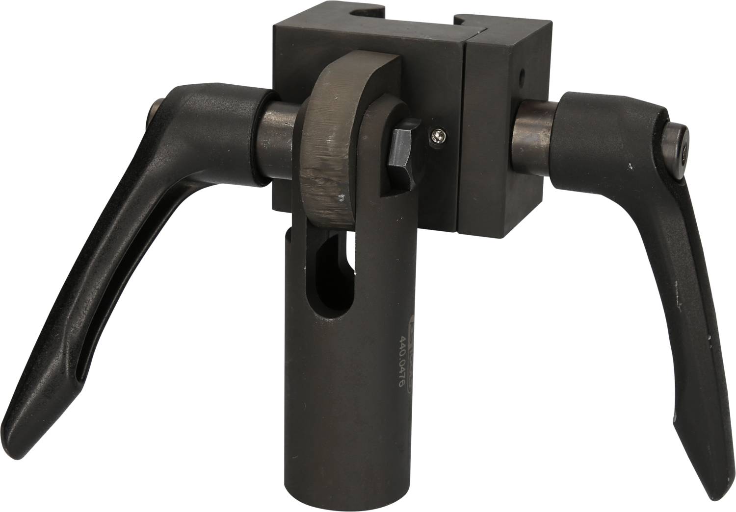 Czarny metalowy przyrząd z dwoma dźwigniami po bokach. Wygląda na element mechanizmu maszynowego lub urządzenia mocującego.