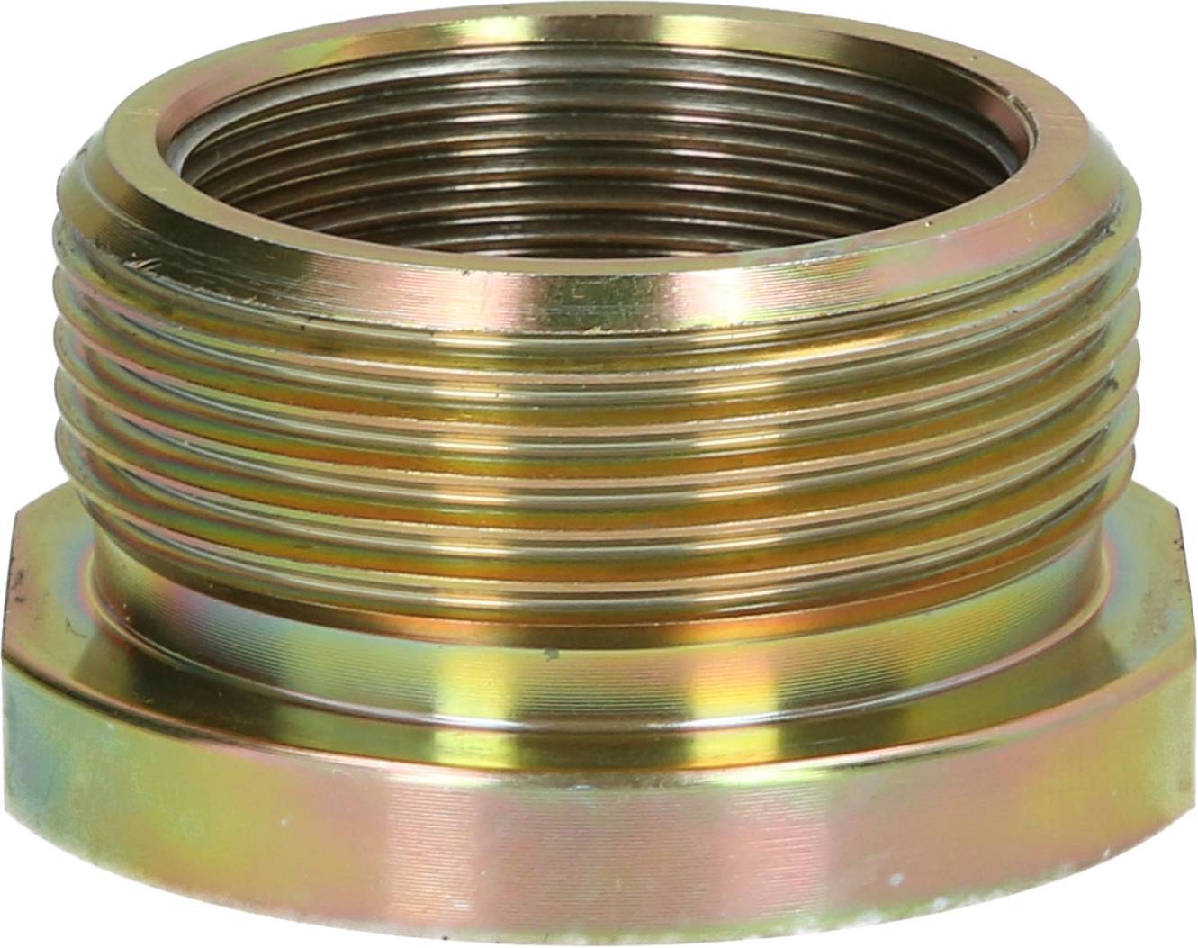 Metalowy, cylindryczny element z gwintem zewnętrznym, stosowany do połączeń rurowych lub mocowań w zastosowaniach technicznych.