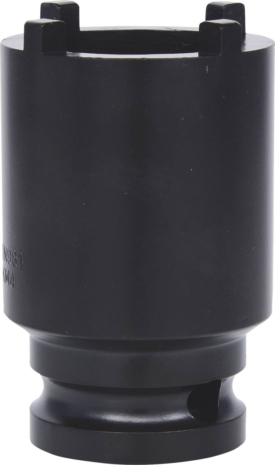 Metalowy klucz nasadowy z czarną powierzchnią i czterema wcięciami u góry. Używany do prac śrubowych w określonych typach maszyn.