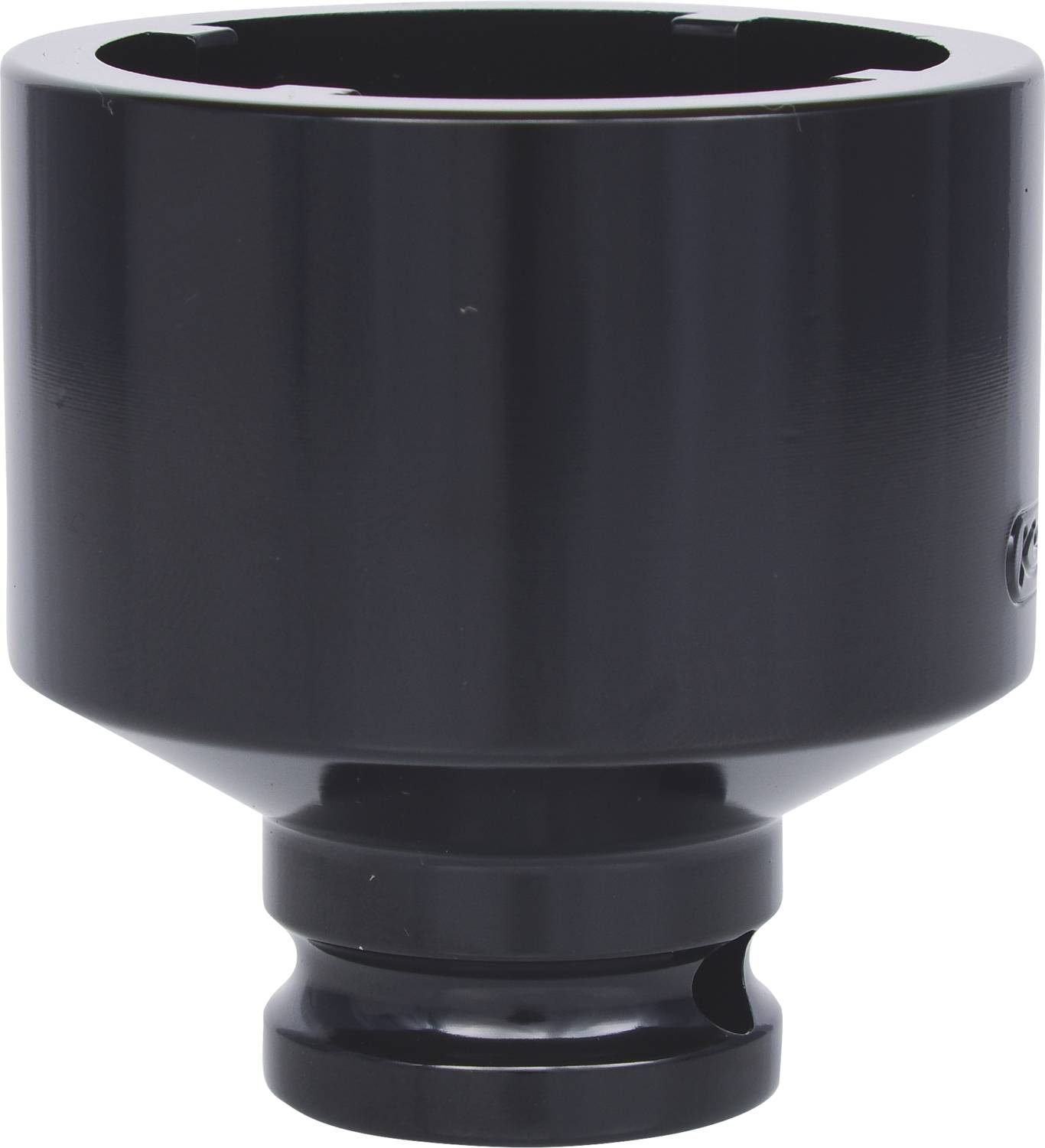 Czarny cylindryczny element metalowy, prawdopodobnie część mechaniczna z szerokim górnym obrzeżem i zwężającym się końcem.