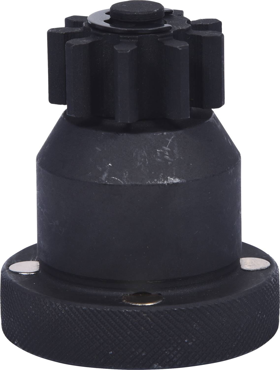 Czarny plastikowy adapter do mocowania narzędzi, o kształcie cylindrycznym z prążkowaną podstawą i ząbkowanym górnym końcem.