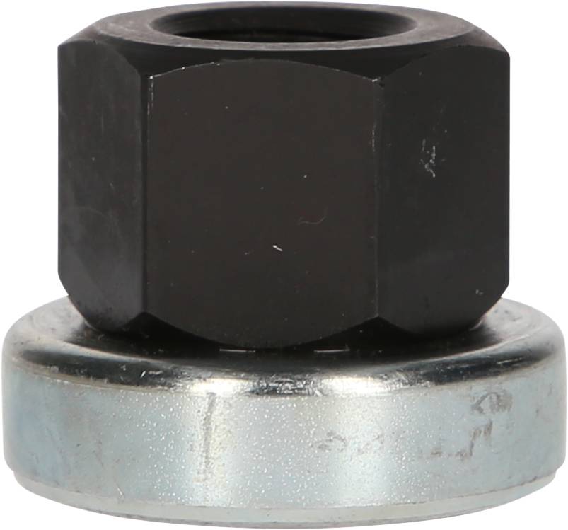 Czarna nakrętka siedzi na srebrnej podkładce.