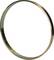 Wąski, metalowy pierścień o połyskującej powierzchni, leżący na białym tle.