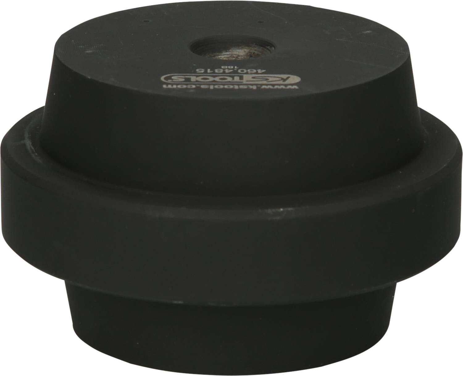 Czarny, cylindryczny obiekt z płaską górną częścią i kołnierzem na dolnym końcu. Napis "BS Tools" na wierzchniej stronie.