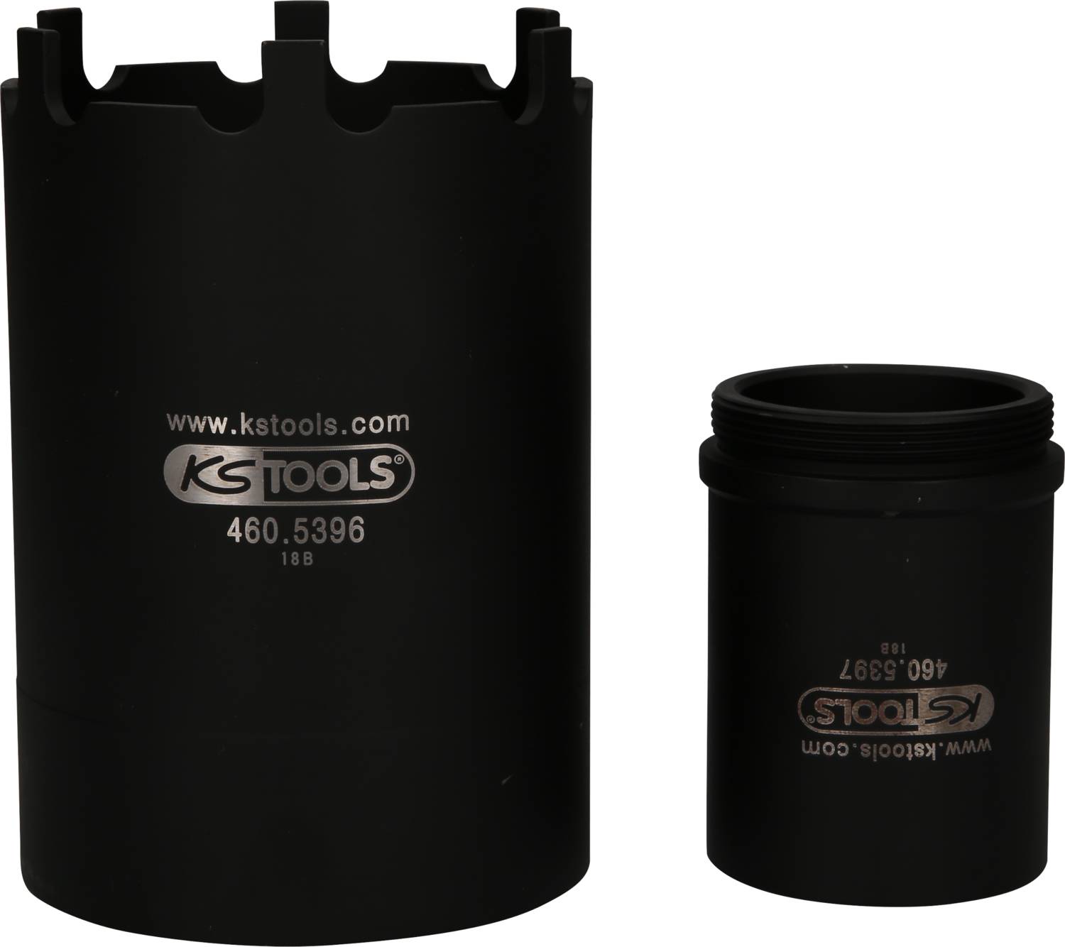 Dwa czarne narzędzia firmy KS Tools: po lewej duża, cylindryczna tuleja, a po prawej mniejsza, również cylindryczna tuleja.