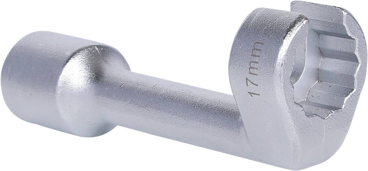 Klucz nasadowy z napisem '17 mm', w kolorze srebrnym, izolowany na białym tle.