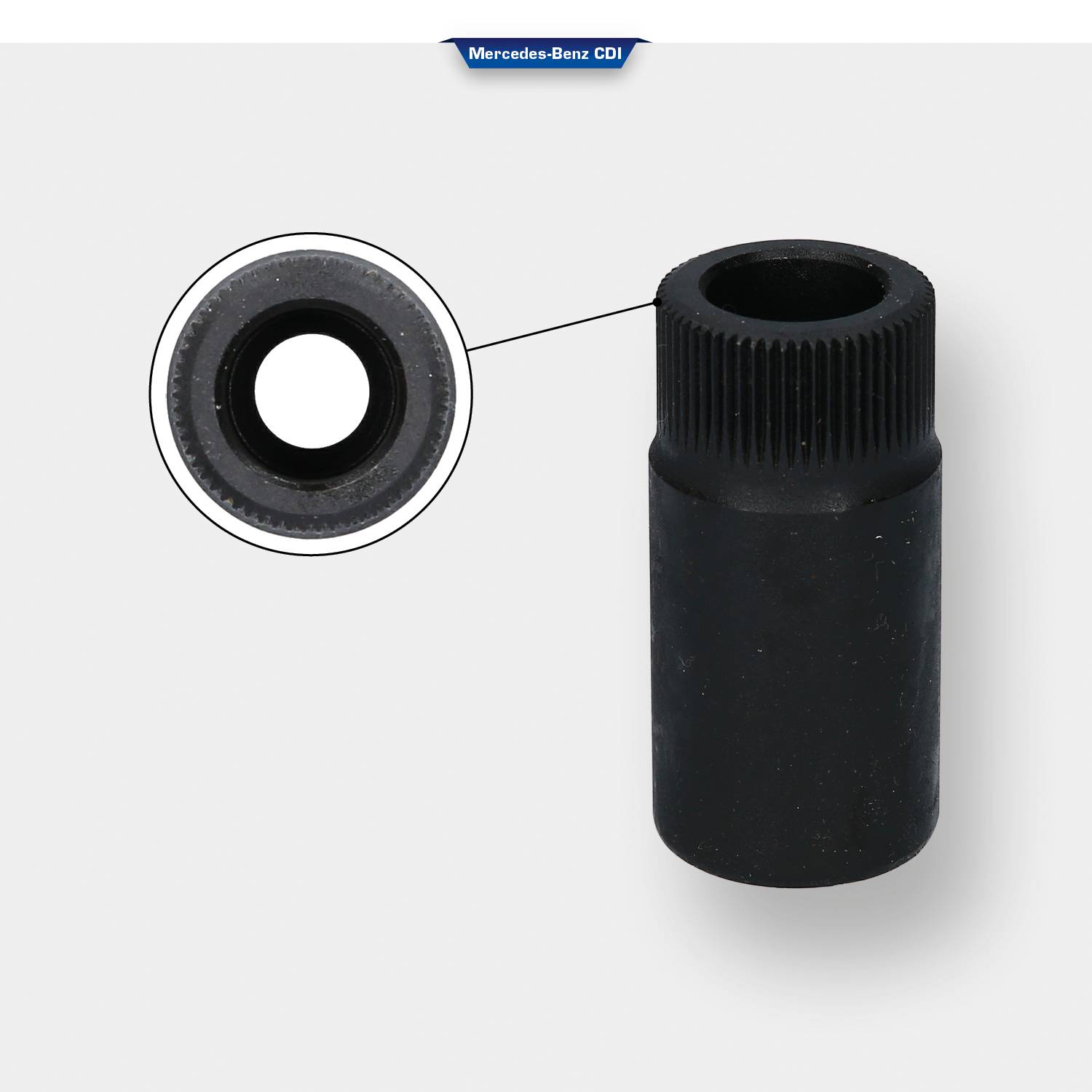 Cylindryczny, czarny element zamienny do samochodu z żebrowaną krawędzią i otworem u góry; powiększenie otworu ujawnia szczegóły.