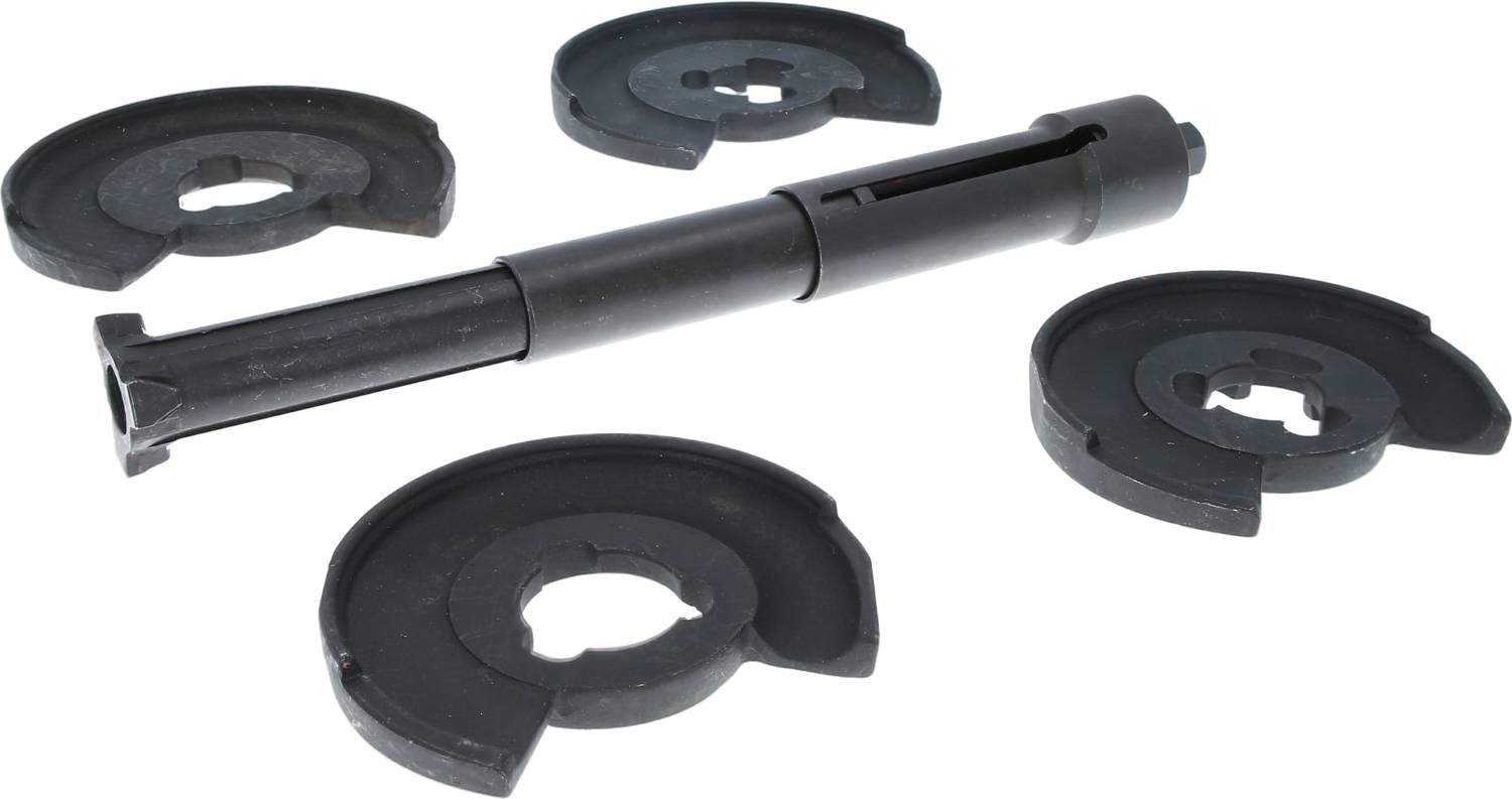 Pięć metalowych uchwytów ułożonych jest w kształcie koła wokół cylindrycznej osi. Wydają się być częścią zestawu maszynowego lub narzędziowego.