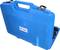 Niebieski plastikowy kufer na narzędzia z uchwytem i zatrzaskami. Na przedniej stronie umieszczona jest etykieta z napisem 'Tools'.