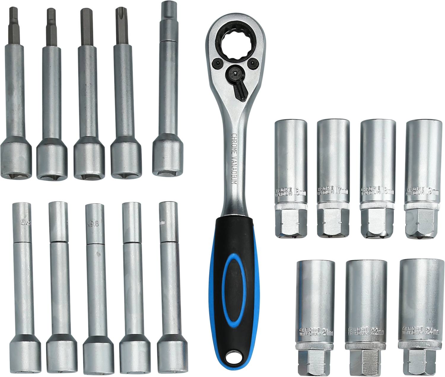 Zestaw kluczy nasadowych i grzechotki o różnych rozmiarach. Narzędzia są ułożone w przemyślany, zorganizowany sposób.